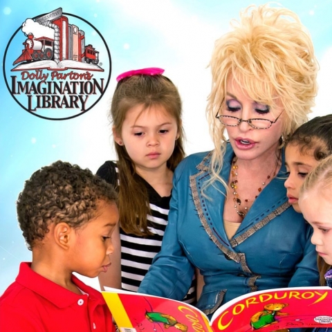 Dolly reading with children